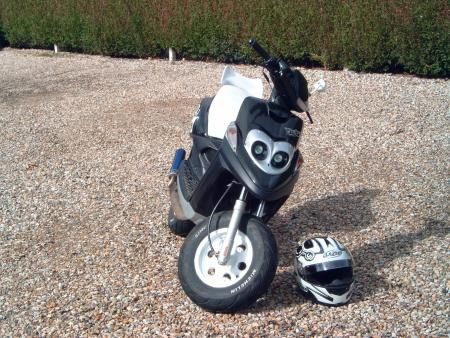 mon ancien scoot avan de le vendre